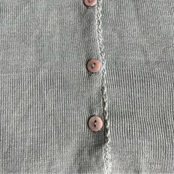 Liz Claiborne 100% Silk Light Gray Short Sleeve Button Up Blouse, Size M - Picture 6 of 8